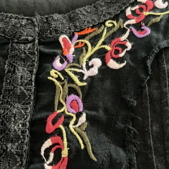 Raviya Black Floral Embroidered Bohemian Top. Size S - Picture 3 of 11